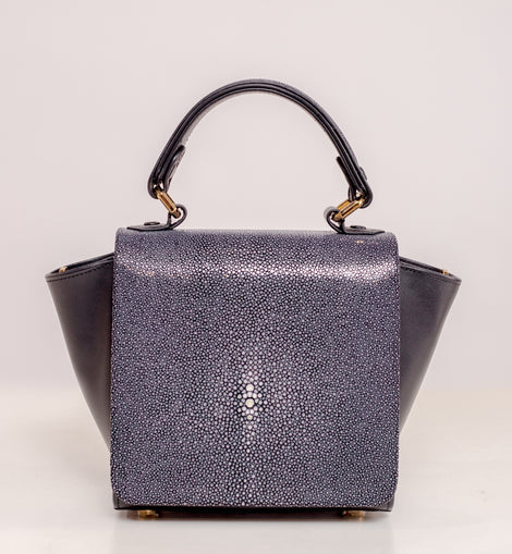 Stellah in Onyx